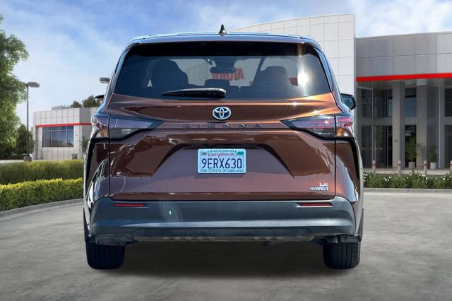 Used 2023 Toyota Sienna LE FWD image 6