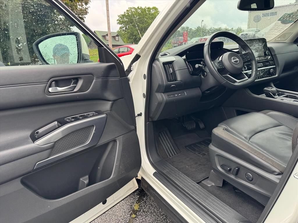 Certified 2022 Nissan Pathfinder SL w/ SL Premium Package FWD image 16