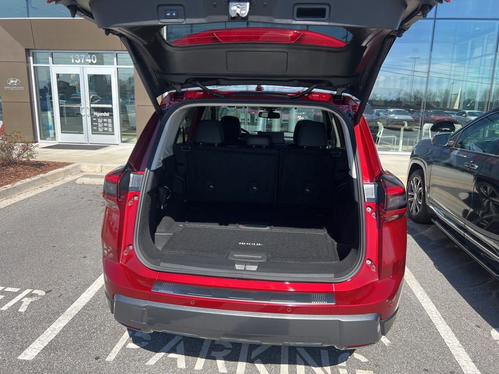 Used 2024 Nissan Rogue SL w/ SL Premium Package image 4