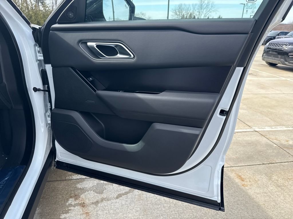 New 2026 Land Rover Range Rover Velar Dynamic SE image 15