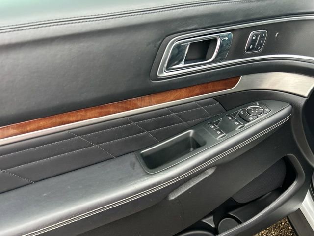 Used 2016 Ford Explorer Platinum image 28