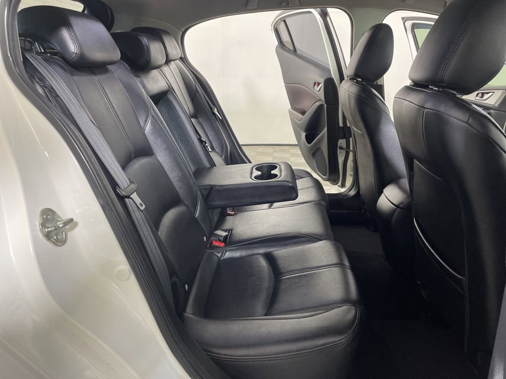 Used 2018 MAZDA MAZDA3 Touring image 19