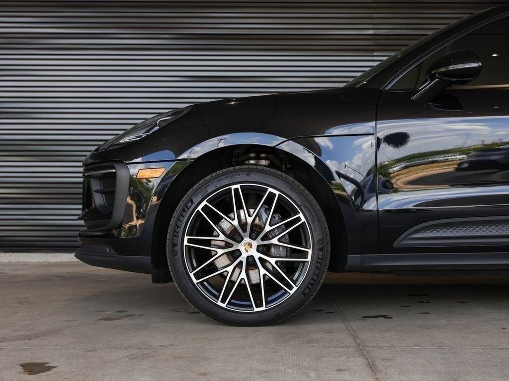 Certified 2023 Porsche Macan AWD/4WD image 12