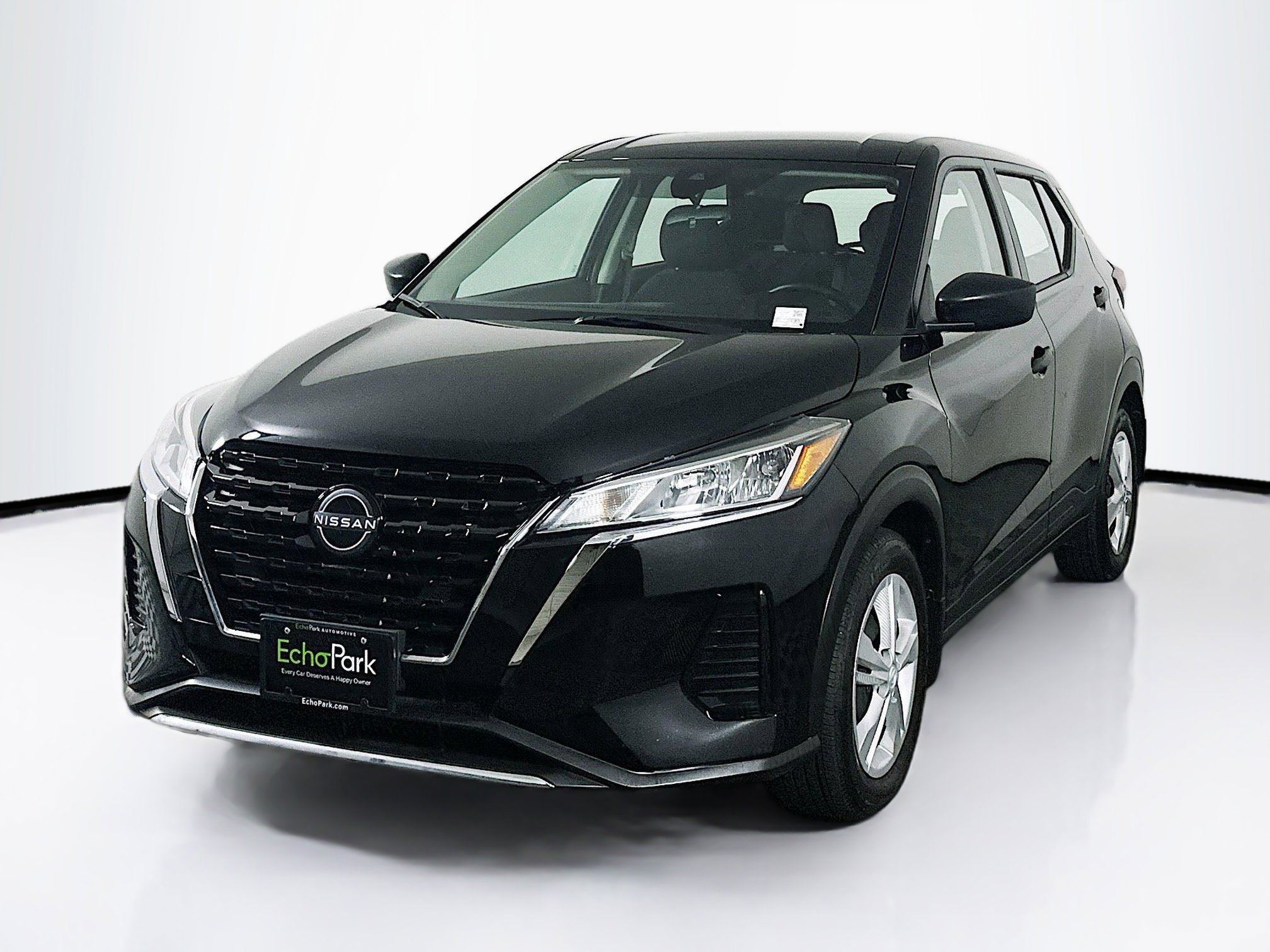 Used 2024 Nissan Kicks S image 3