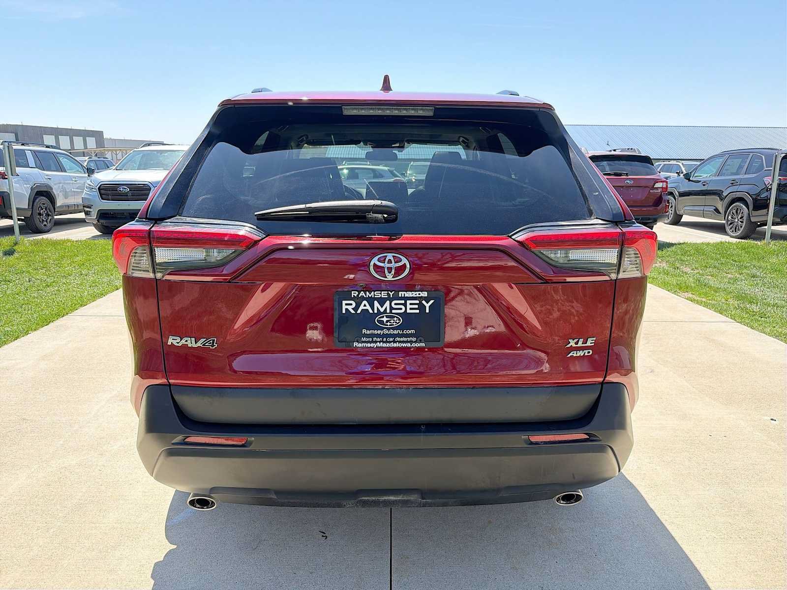 Used 2021 Toyota RAV4 XLE Premium AWD/4WD image 5