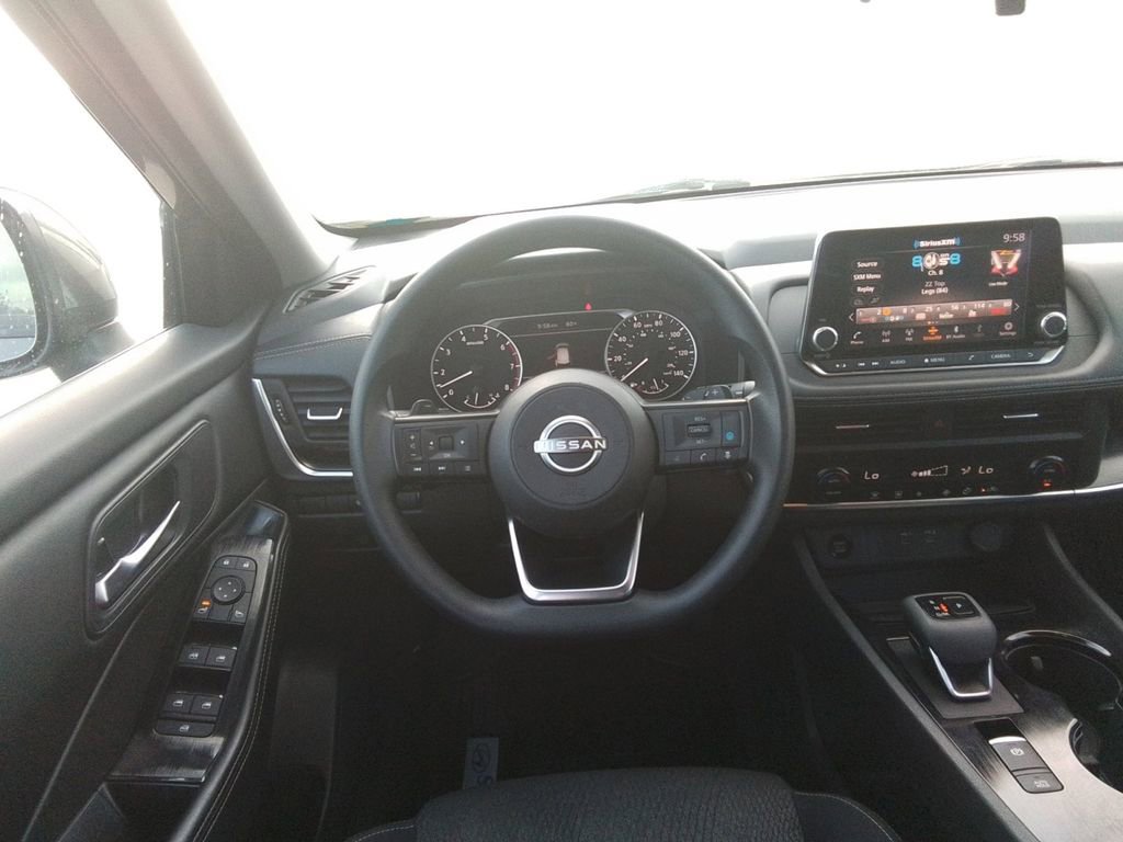 Used 2024 Nissan Rogue SV image 12