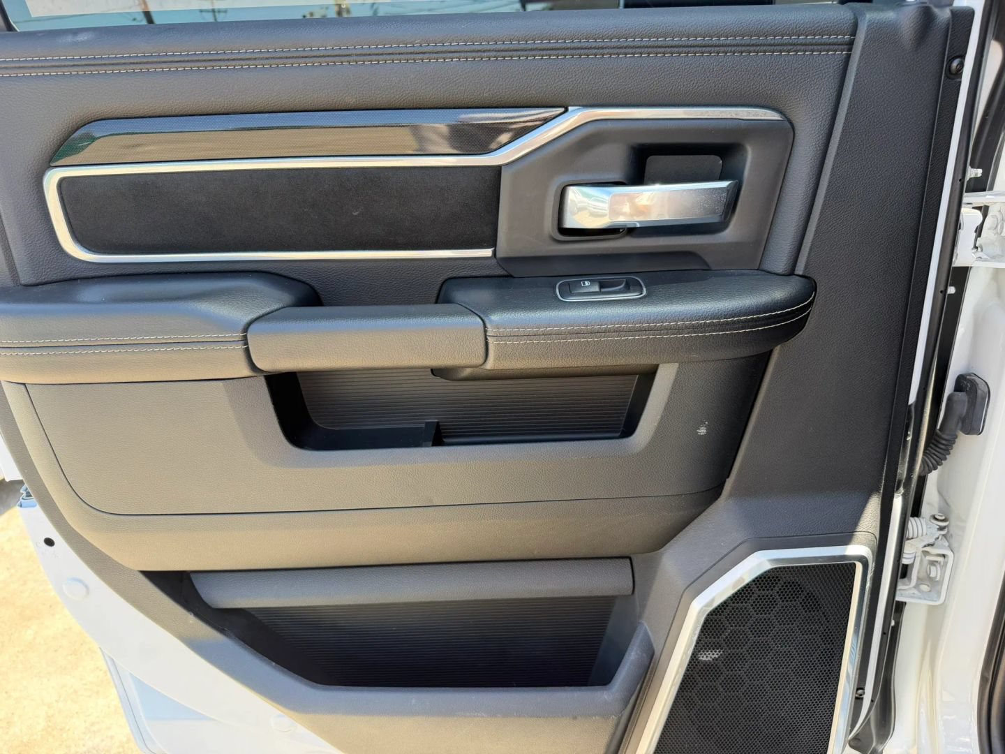 Used 2021 RAM 2500 Laramie AWD/4WD image 12