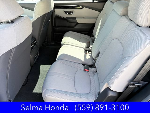 Used 2023 Honda Pilot LX image 7