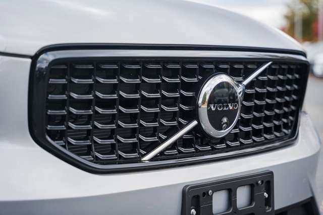 Used 2024 Volvo XC40 B5 Plus w/ Protection Package Premier image 12