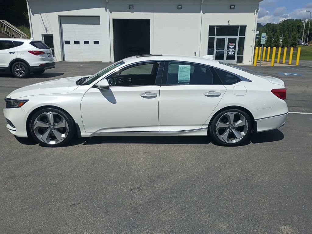 Used 2019 Honda Accord Touring image 2
