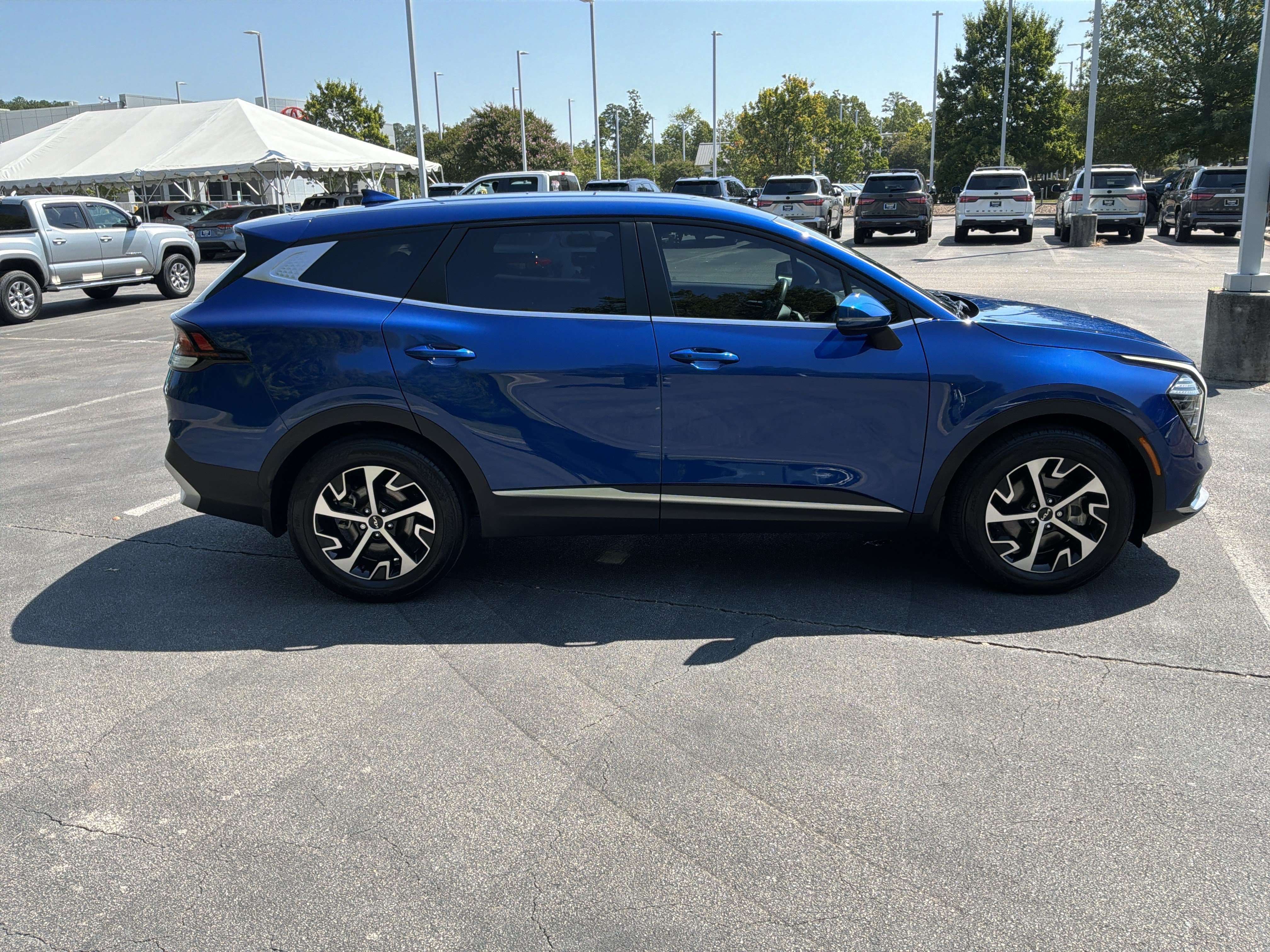 Used 2025 Kia Sportage EX FWD image 11