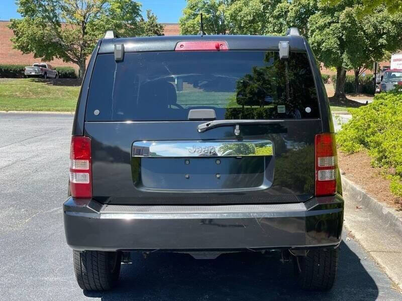 Used 2010 Jeep Liberty Limited w/ Tire & Wheel Group RWD image 6