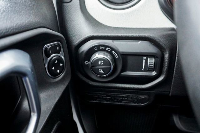 Used 2025 Jeep Gladiator Sport image 22