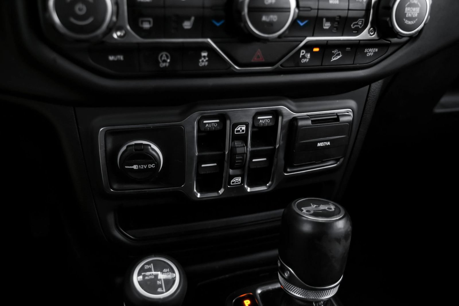 Used 2019 Jeep Wrangler Unlimited Sahara AWD/4WD image 28