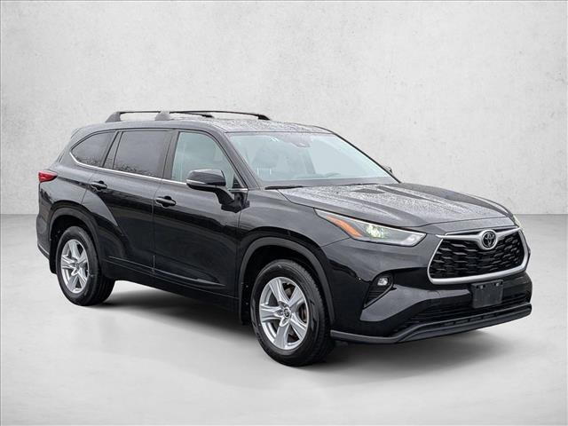 Certified 2023 Toyota Highlander LE image 3