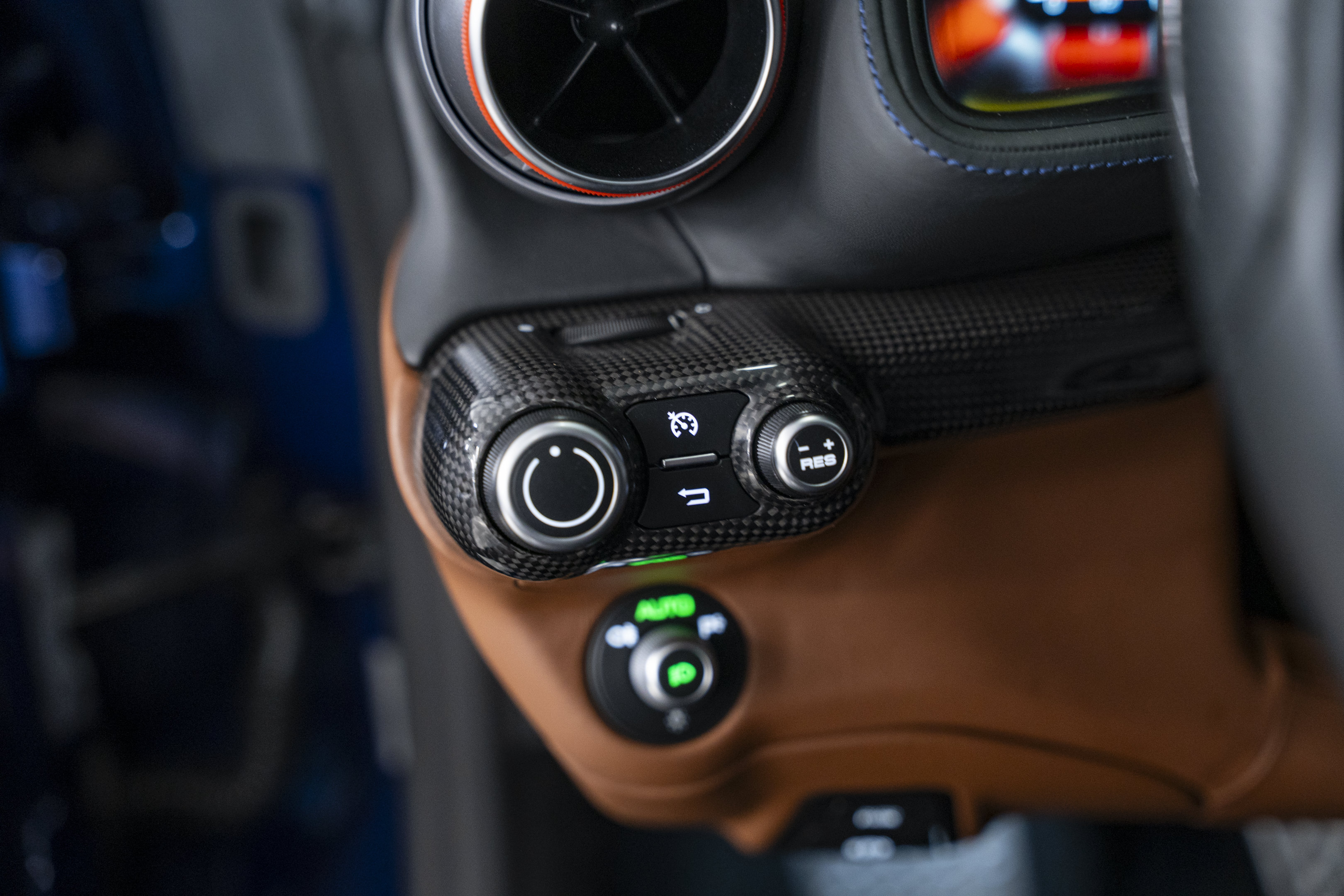 Used 2019 Ferrari 812 Superfast RWD image 40
