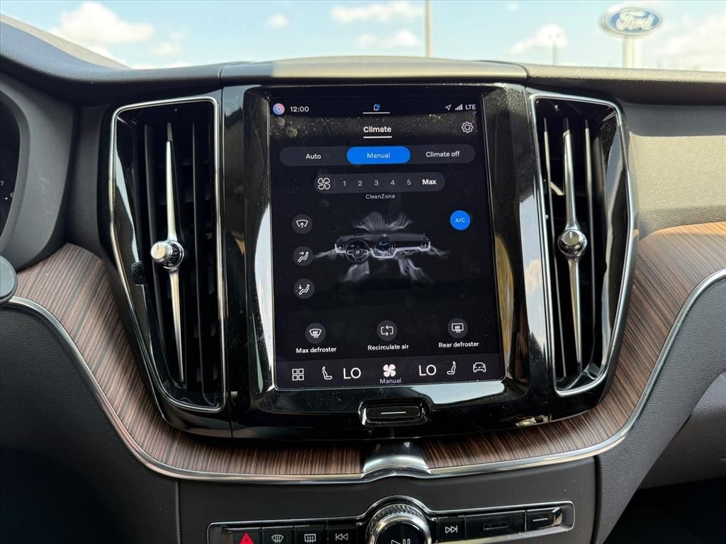 Used 2022 Volvo XC60 B5 Momentum image 19