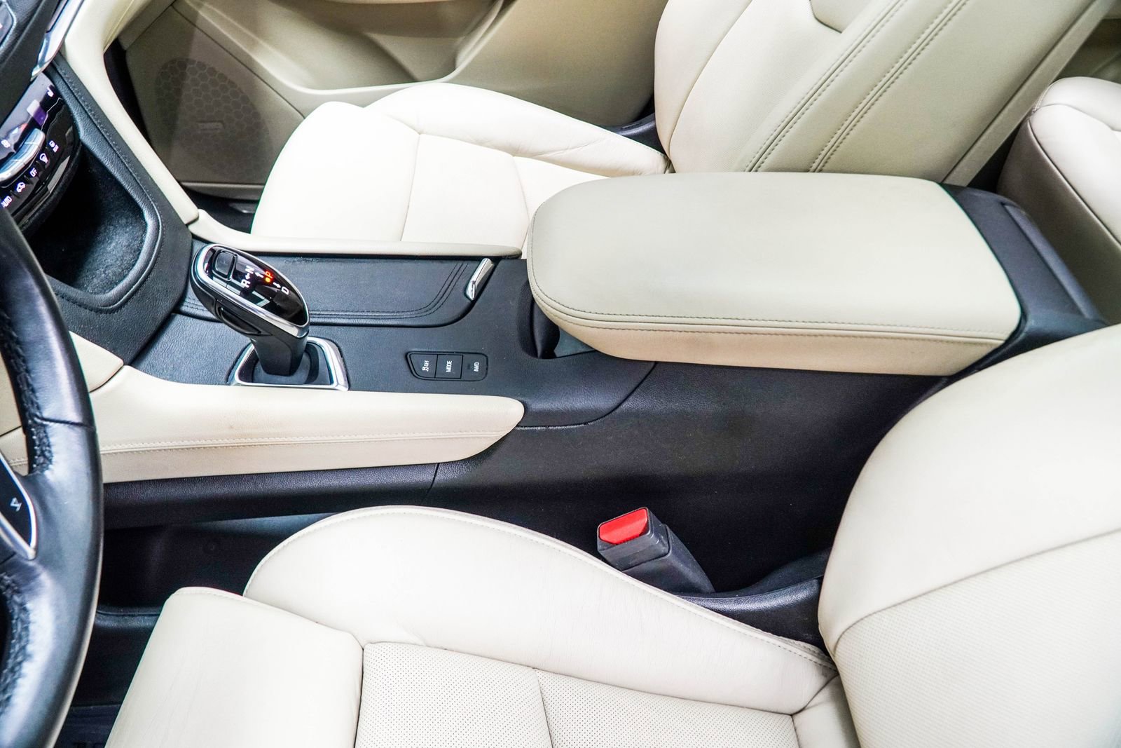 Used 2017 Cadillac XT5 Luxury w/ Driver Awareness Package image 17