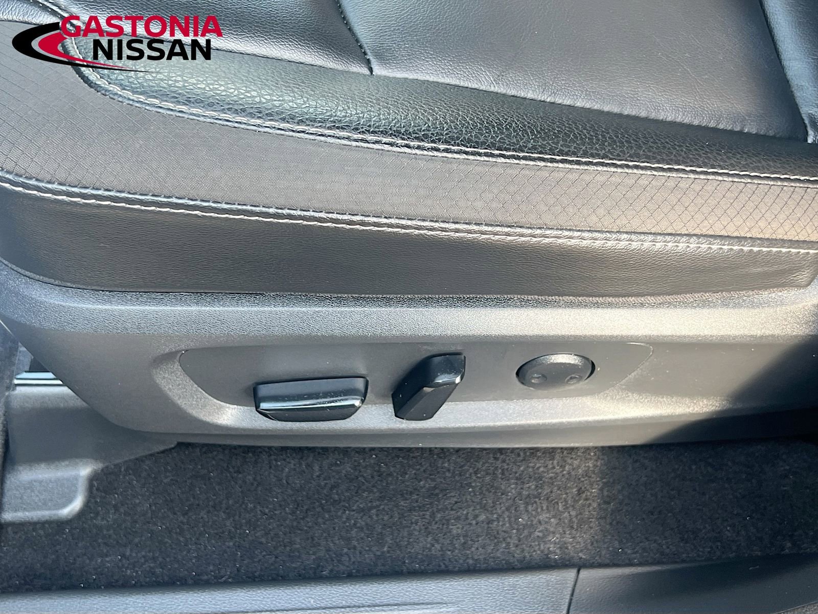 Used 2025 Nissan Pathfinder SL image 26