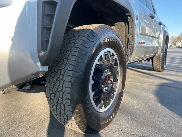 Used 2025 Toyota Tacoma TRD Off-Road image 12