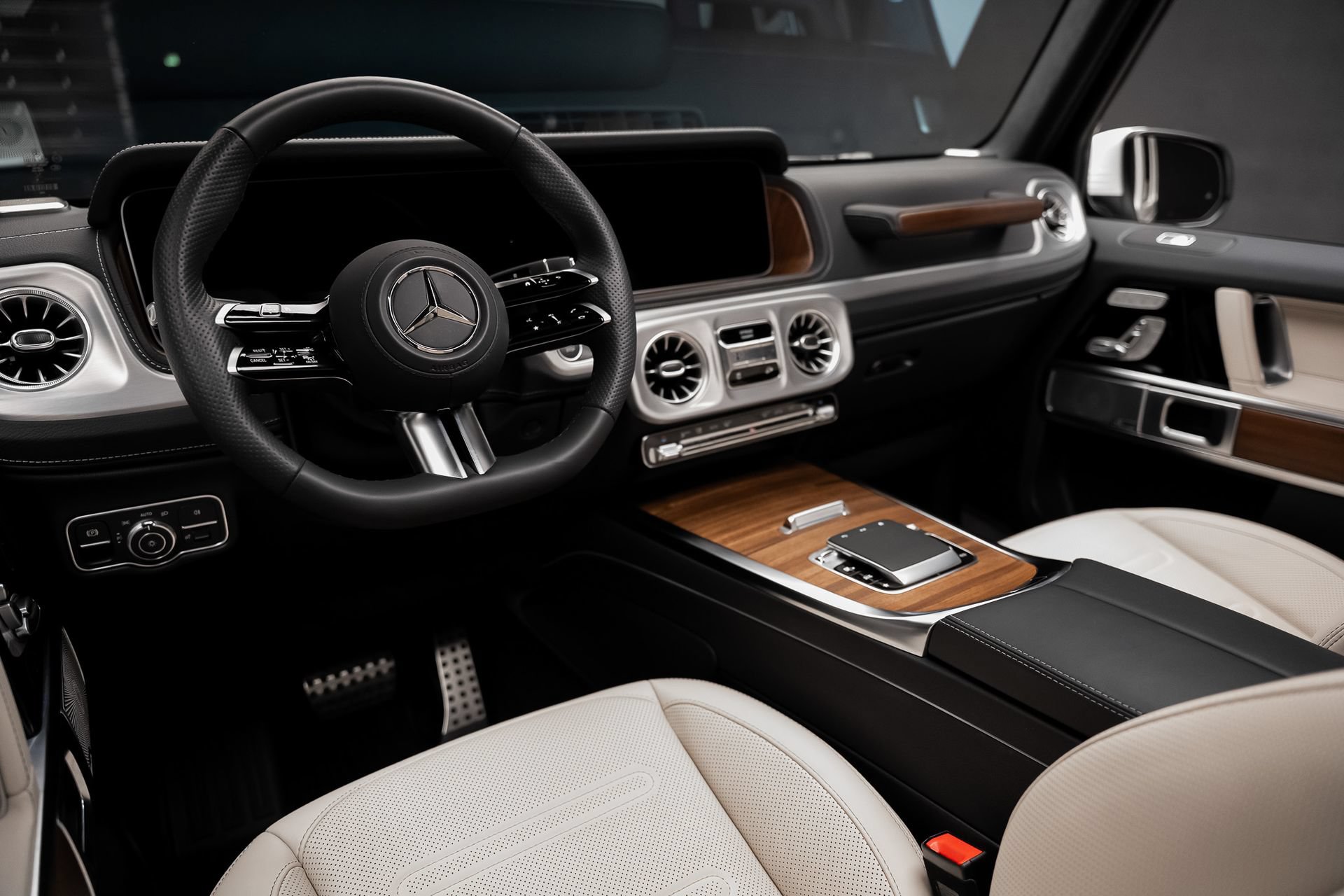 Used 2025 Mercedes-Benz G 580 w/ EQ Technology image 2