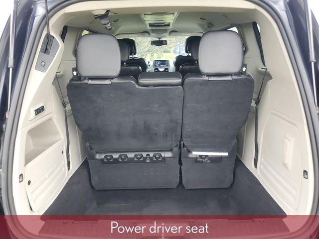 Used 2014 Chrysler Town & Country Touring-L image 9