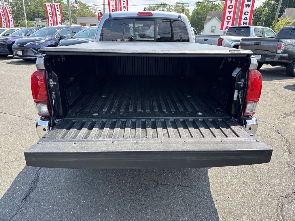 Used 2018 Toyota Tacoma SR5 AWD/4WD image 15