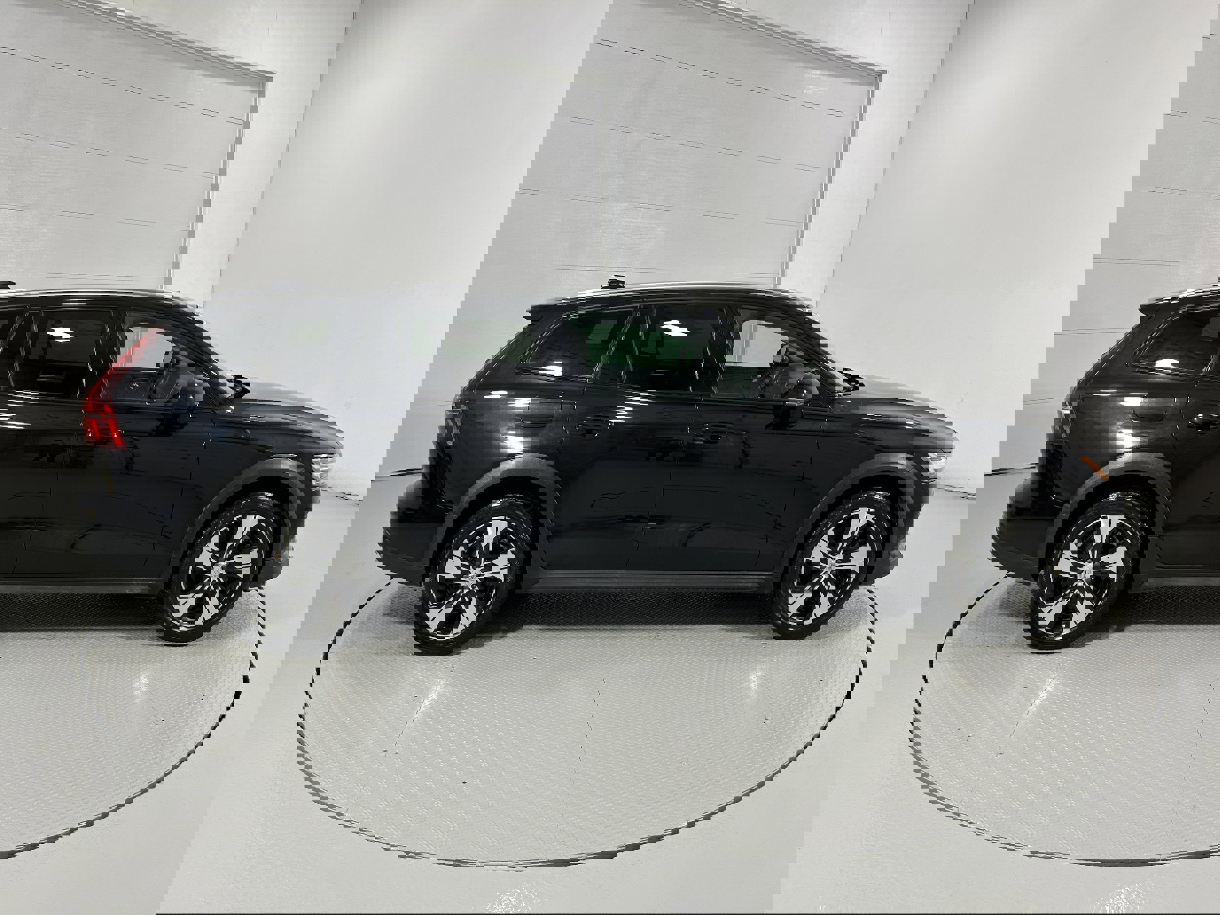 Used 2020 Volvo V60 T5 Cross Country w/ Protection Package Premier image 36