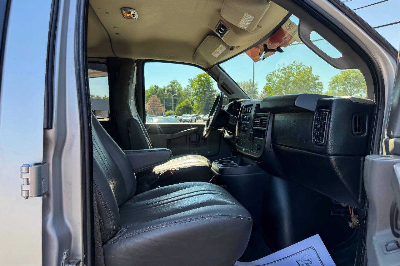 Used 2016 Chevrolet Express 3500 LS RWD image 11