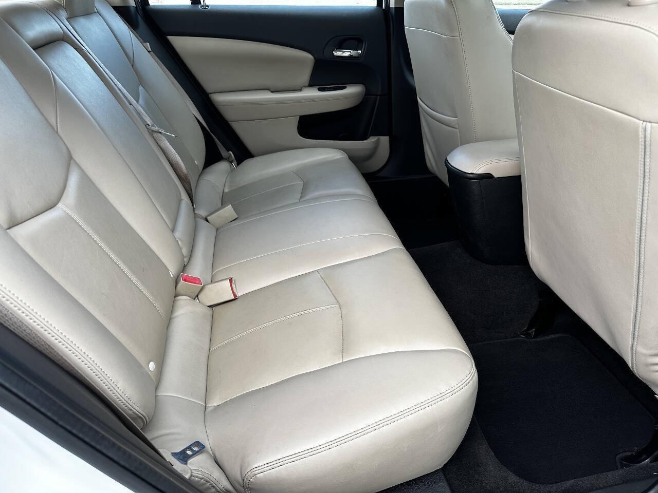 Used 2011 Chrysler 200 Limited FWD image 14