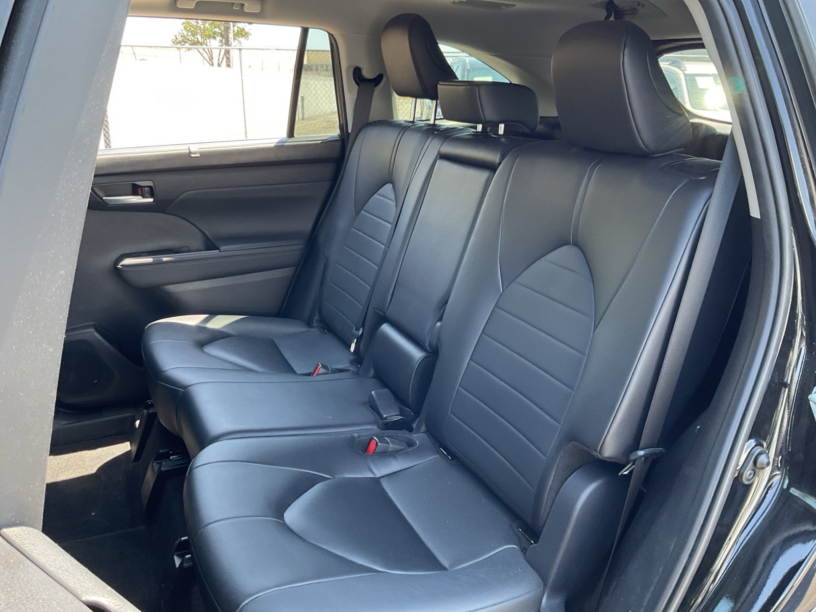 Used 2024 Toyota Highlander XLE FWD image 19