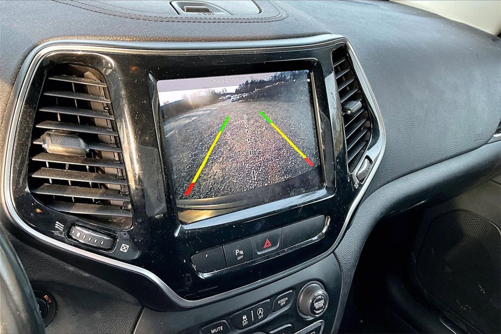 Used 2019 Jeep Cherokee Limited image 19