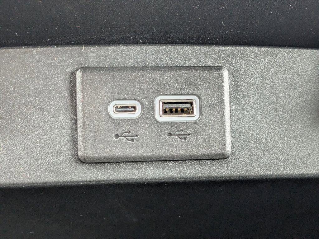 Certified 2025 Chevrolet Suburban Z71 AWD/4WD image 32