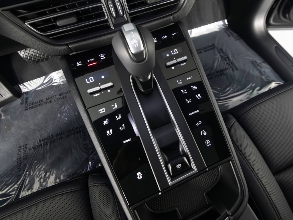New 2026 Porsche Macan AWD/4WD image 29