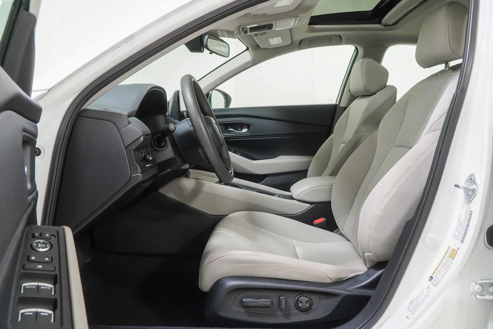 Used 2023 Honda Accord EX image 19