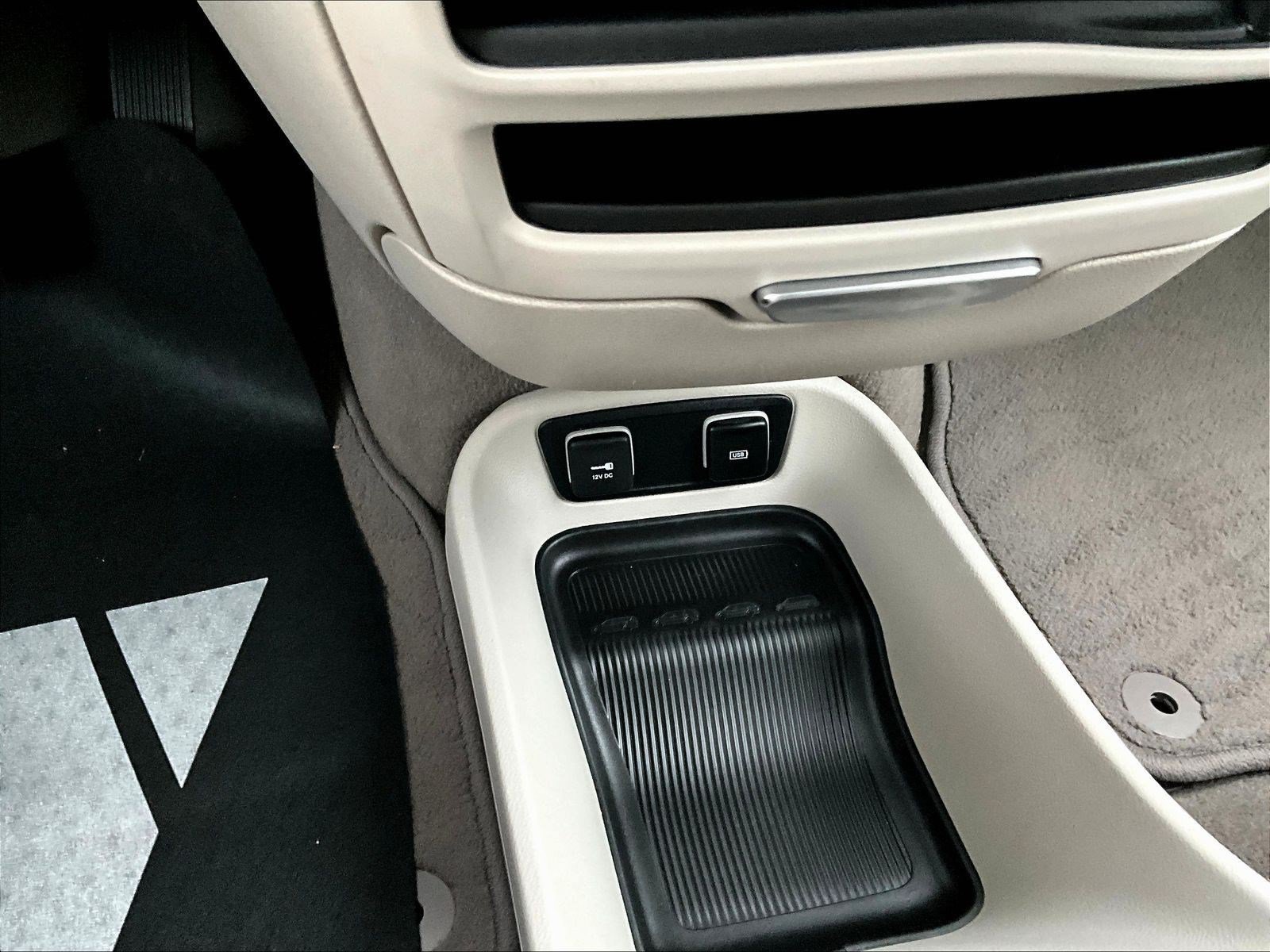 Used 2019 Chrysler Pacifica Touring Plus w/ Advanced Safetytec Group FWD image 15