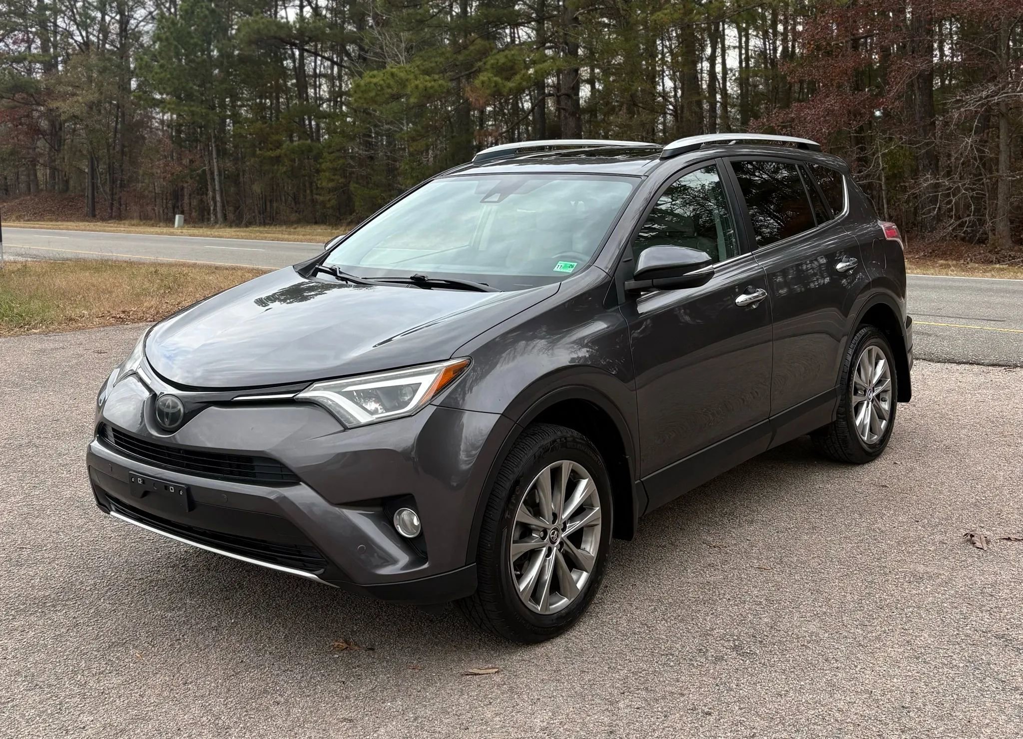Used 2016 Toyota RAV4 Limited image 2