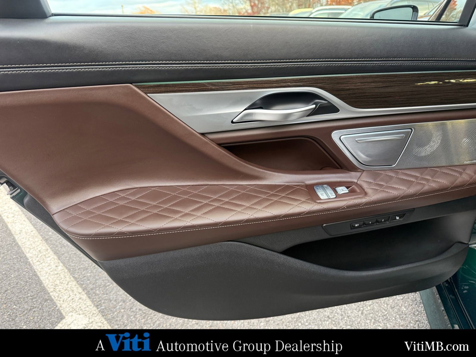 Used 2022 BMW ALPINA B7 xDrive w/ Luxury Rear Seating Package image 19