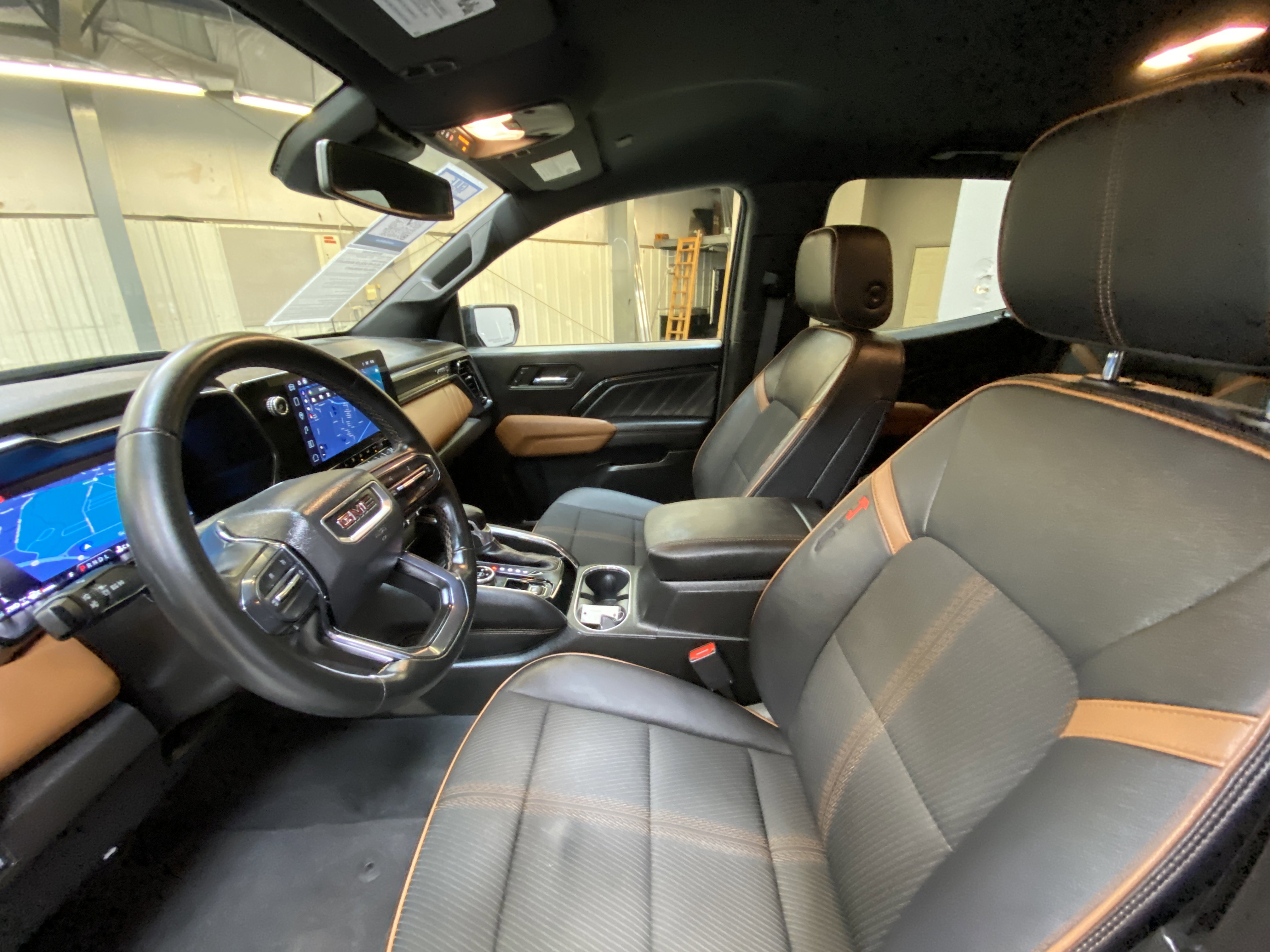 Used 2024 GMC Canyon AT4 image 21