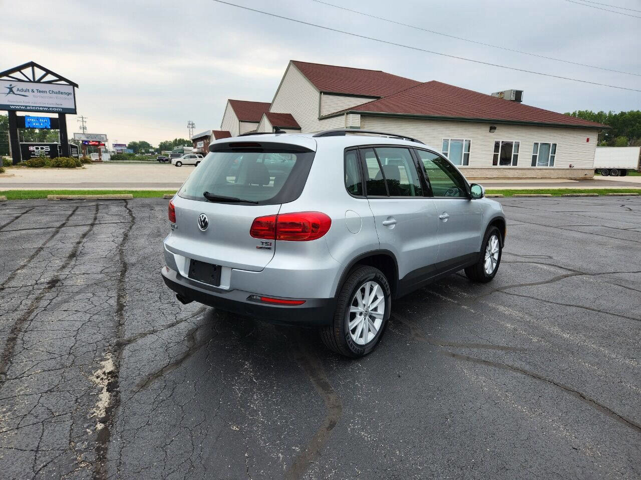 Used 2018 Volkswagen Tiguan Limited w/ Premium Package image 8
