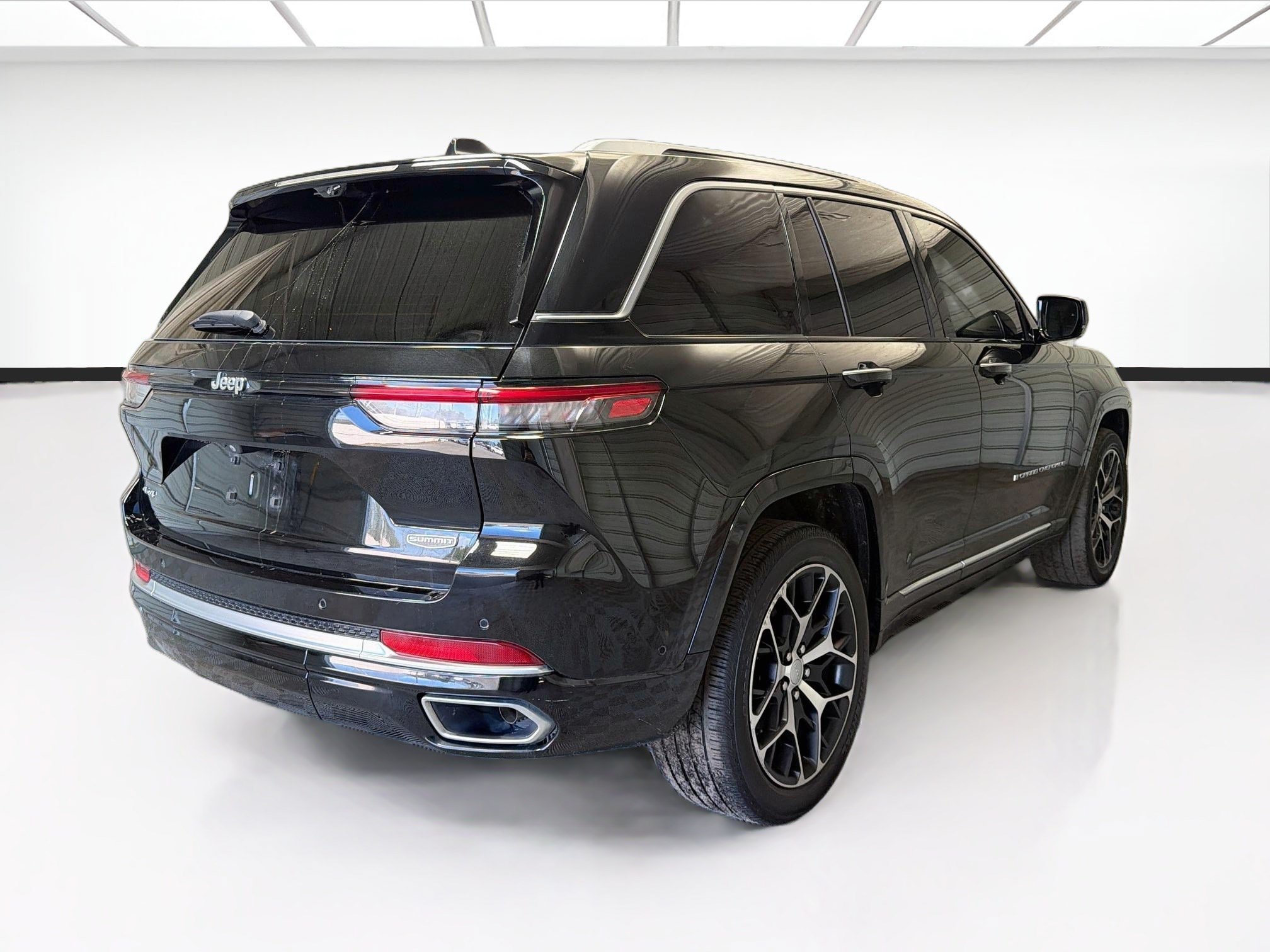 Used 2022 Jeep Grand Cherokee Summit AWD/4WD image 4