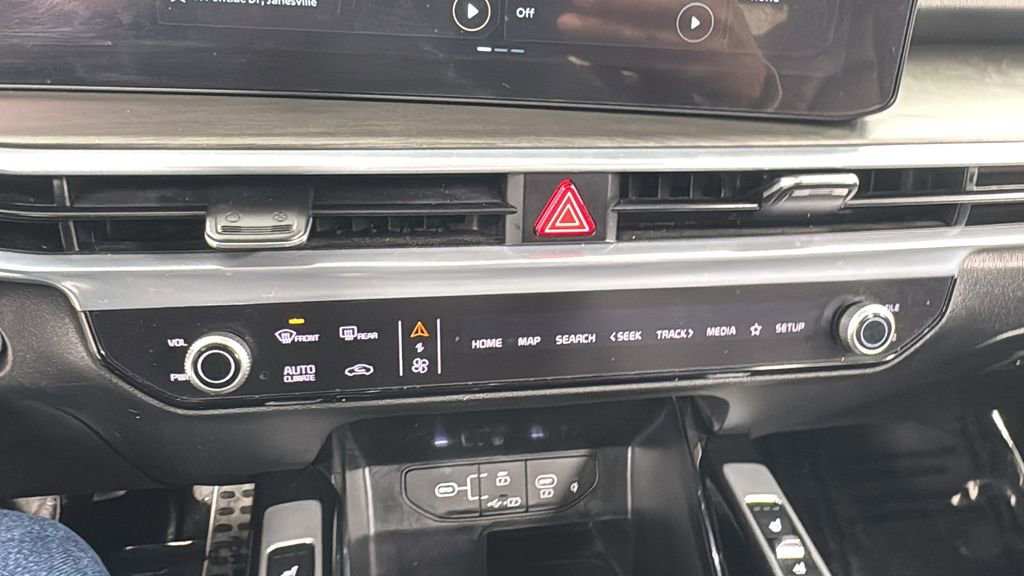 Used 2025 Kia Sorento SX image 28