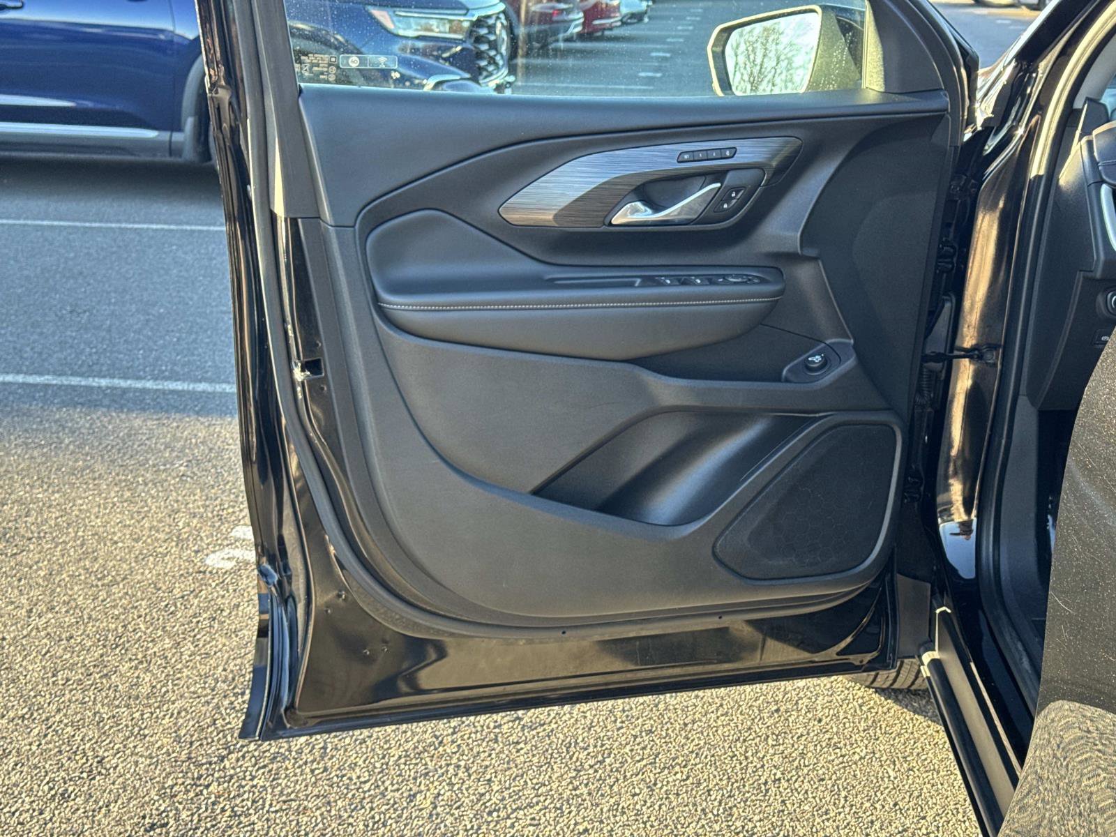 Used 2023 GMC Terrain SLT image 16