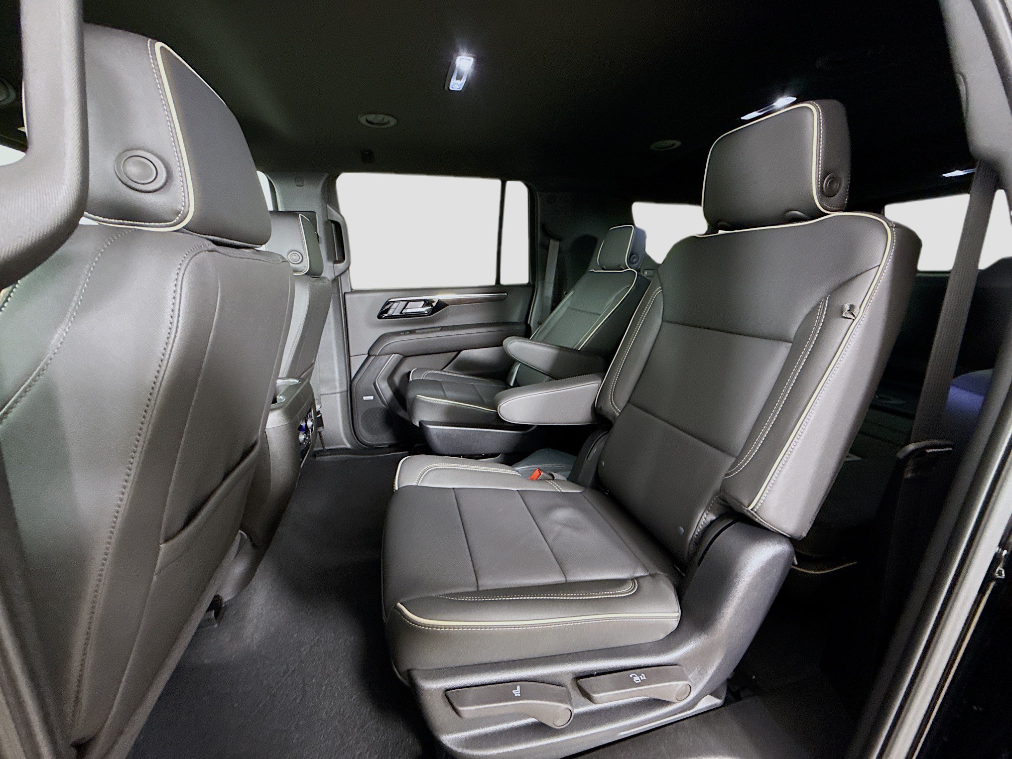 New 2026 Chevrolet Suburban Premier RWD image 27