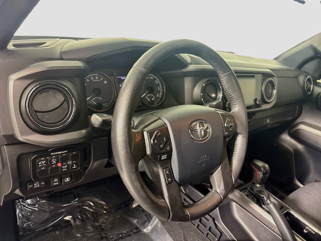 Used 2017 Toyota Tacoma TRD Off-Road AWD/4WD image 11