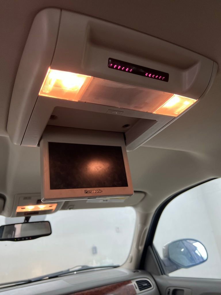 Used 2012 Chevrolet Suburban LT w/ Luxury Package image 23