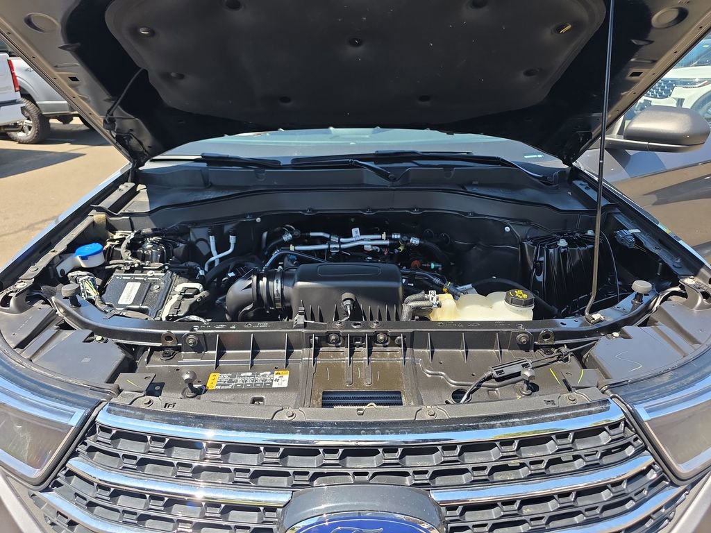 Used 2023 Ford Explorer XLT w/ Equipment Group 202A AWD/4WD image 35