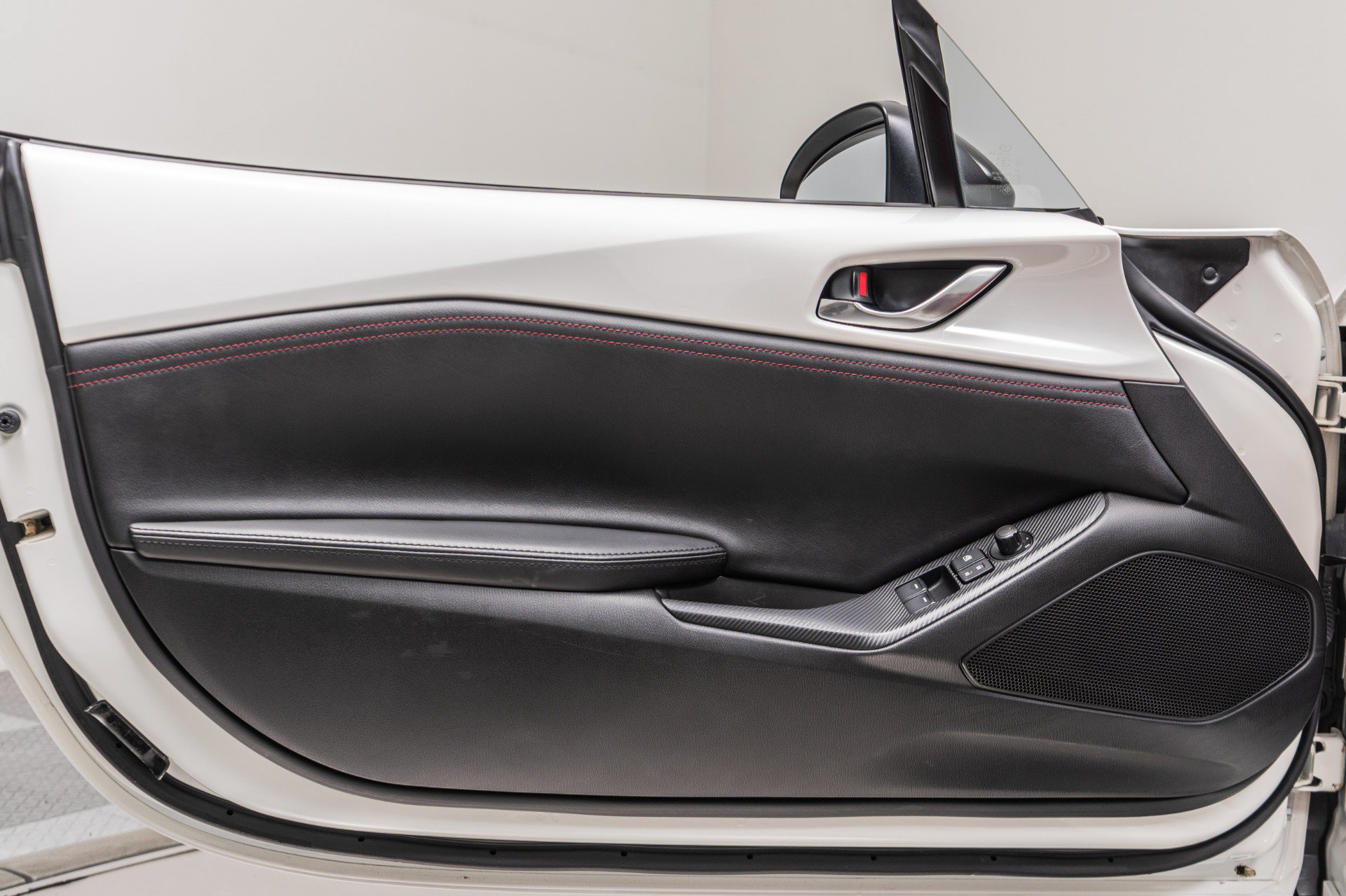 Used 2016 MAZDA MX-5 Miata Club RWD image 37
