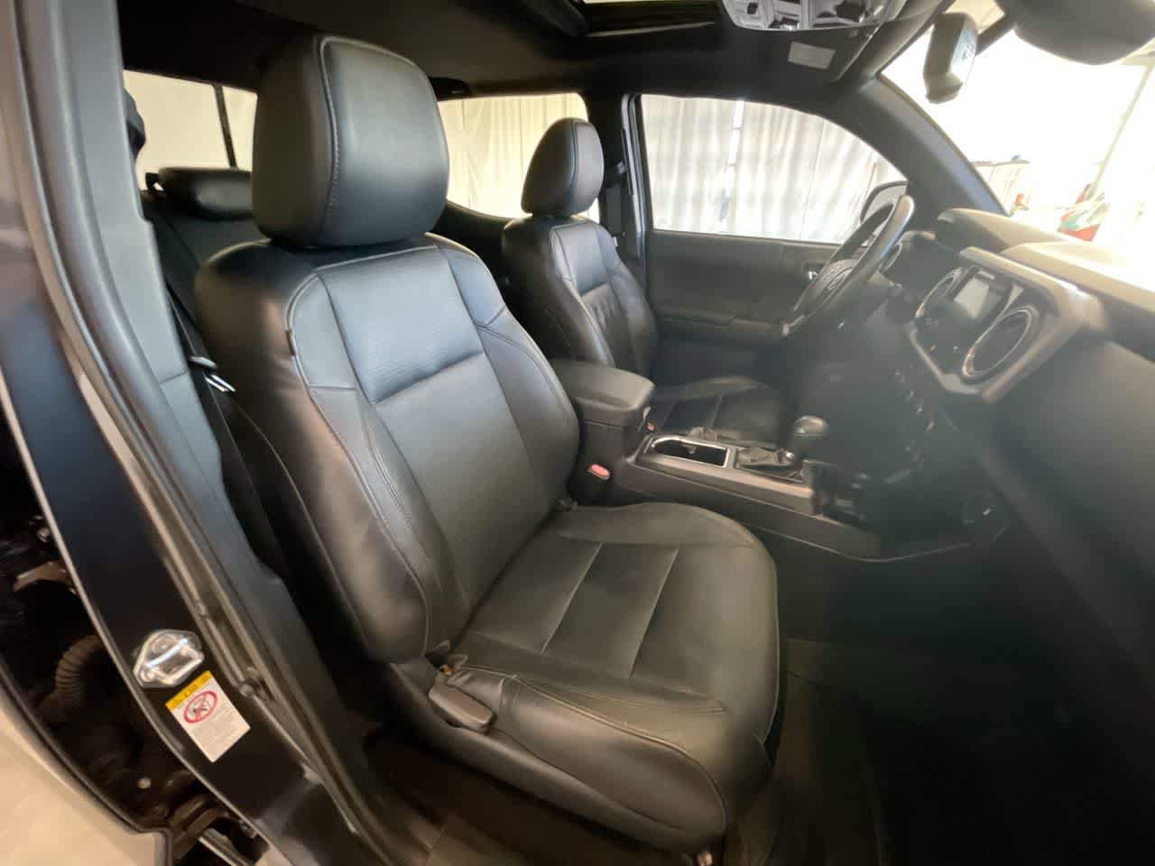 Used 2018 Toyota Tacoma TRD Off-Road AWD/4WD image 25