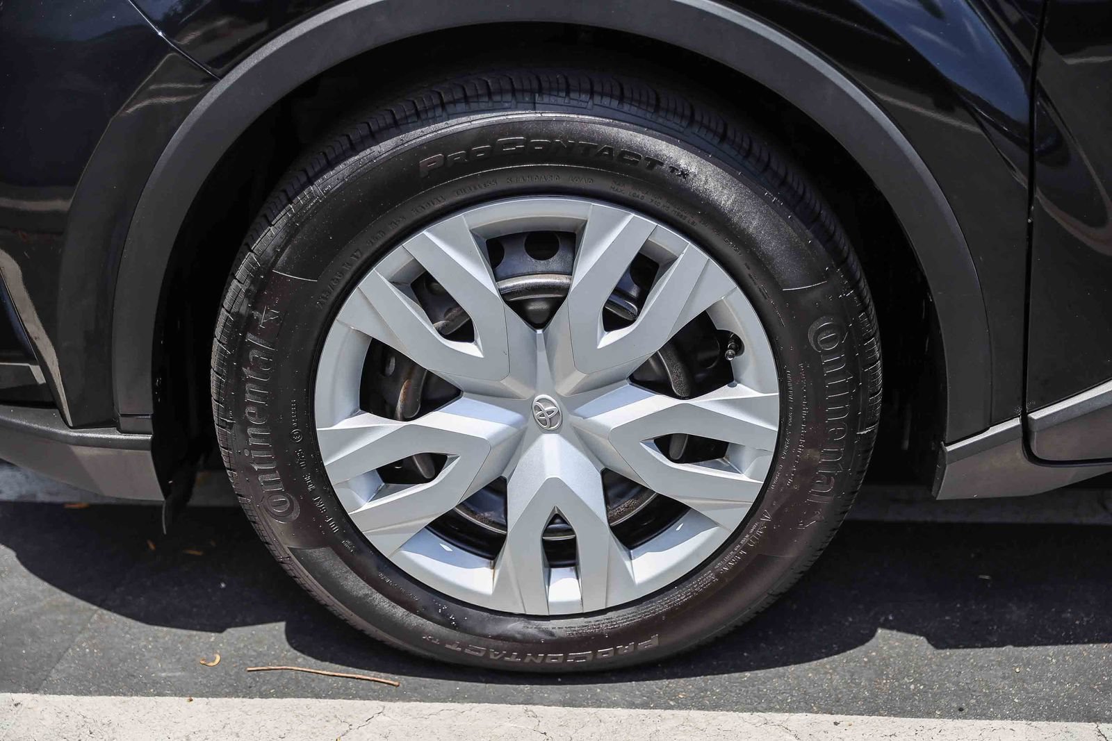 Certified 2021 Toyota C-HR LE FWD image 9